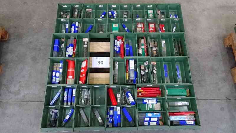 Lote 30 (Imagen 1 de 23)